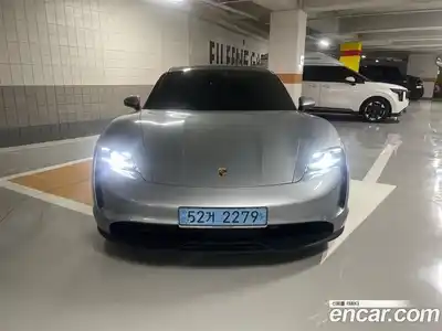 Porsche Taycan Base