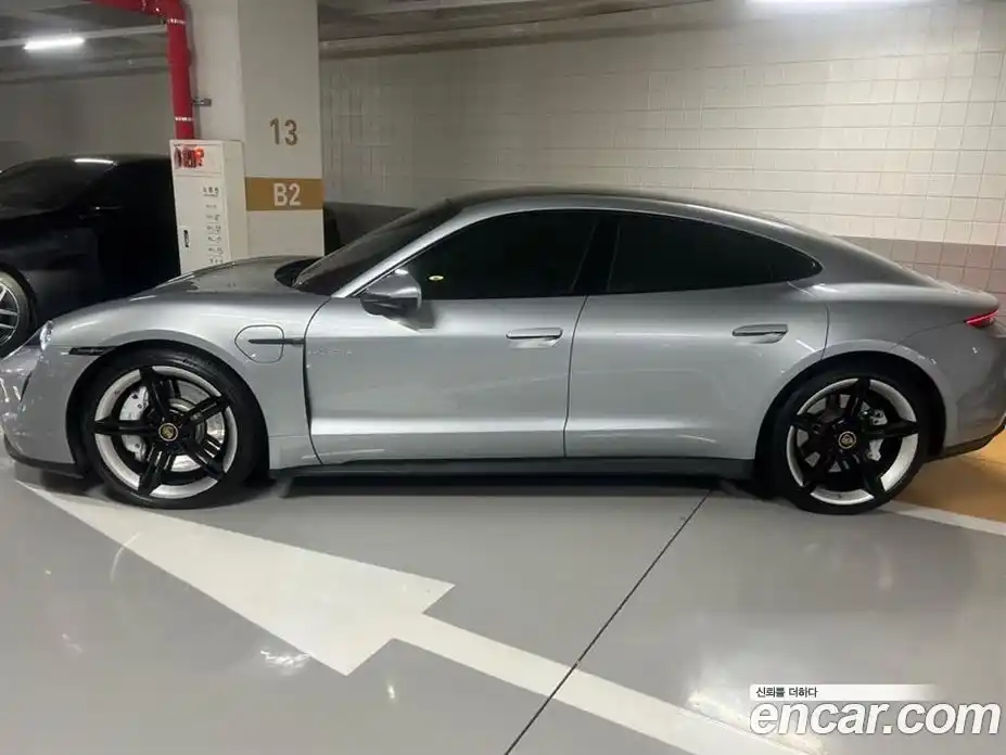 Porsche Taycan 2022 гидро в Москве № 2058670, фото 3