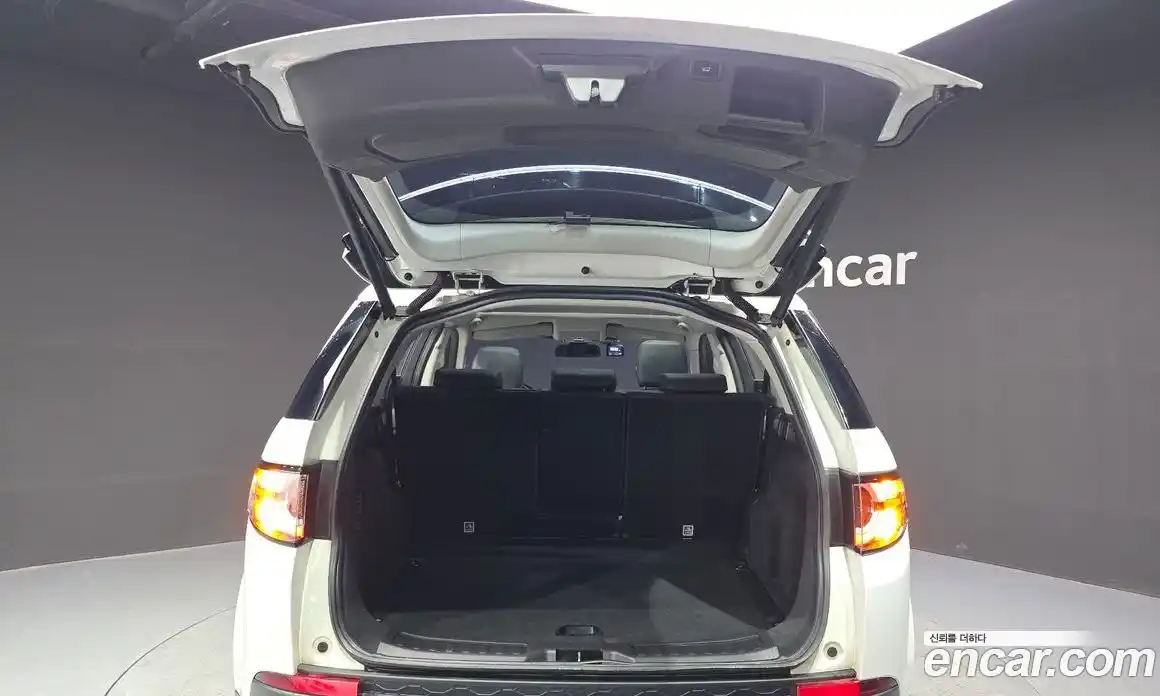 Land Rover Discovery Sport 2017 2.0 гидро в Москве № 2058944, фото 26