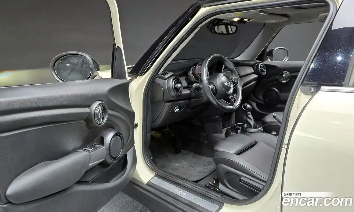 Mini Cooper 2015 1.5 гидро в Москве № 2059608, фото 10