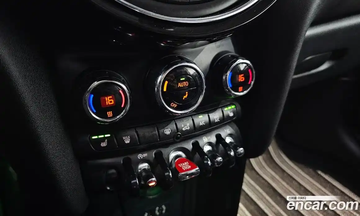 Mini Cooper 2015 2.0 гидро в Москве № 2059649, фото 16