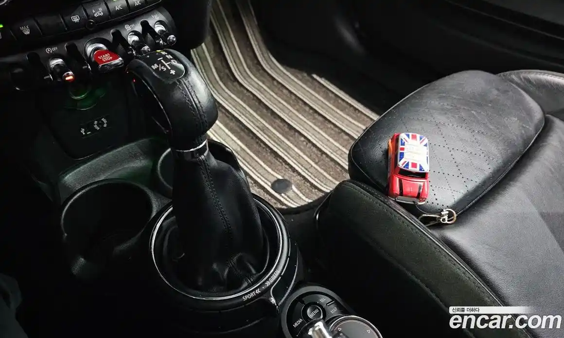 Mini Cooper 2015 2.0 гидро в Москве № 2059649, фото 9