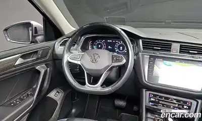 Volkswagen Tiguan 2023 2.0 гидро в Москве № 2060303, миниатюра 12