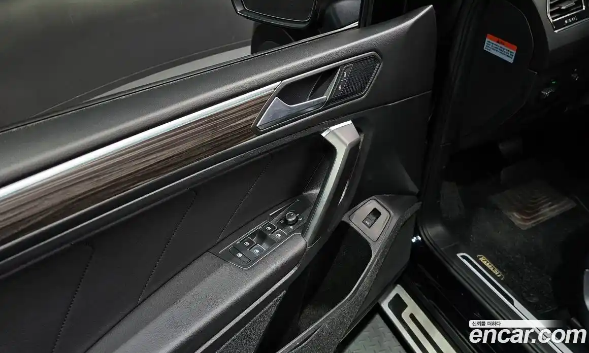 Volkswagen Tiguan 2023 2.0 гидро в Москве № 2060303, фото 18