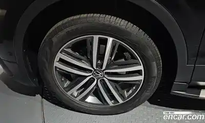 Volkswagen Tiguan 2023 2.0 гидро в Москве № 2060303, миниатюра 5