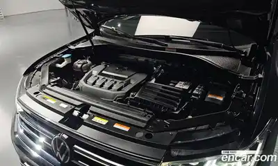Volkswagen Tiguan 2023 2.0 гидро в Москве № 2060303, миниатюра 6