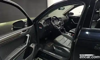 Volkswagen Tiguan 2023 2.0 гидро в Москве № 2060303, миниатюра 10