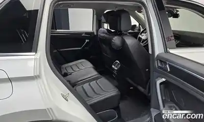 Volkswagen Tiguan 2023 2.0 гидро в Москве № 2060334, миниатюра 11