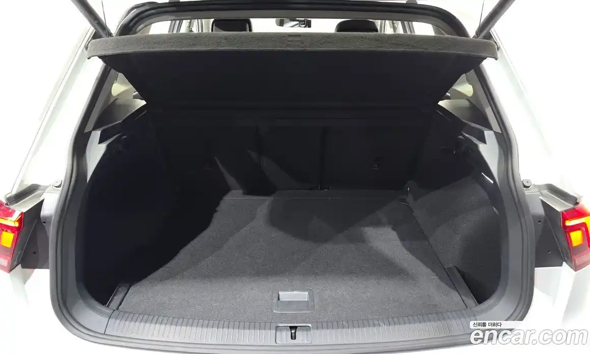 Volkswagen Tiguan 2023 2.0 гидро в Москве № 2060334, фото 20