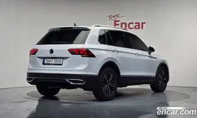 Volkswagen Tiguan 2023 2.0 гидро в Москве № 2060334, миниатюра 2