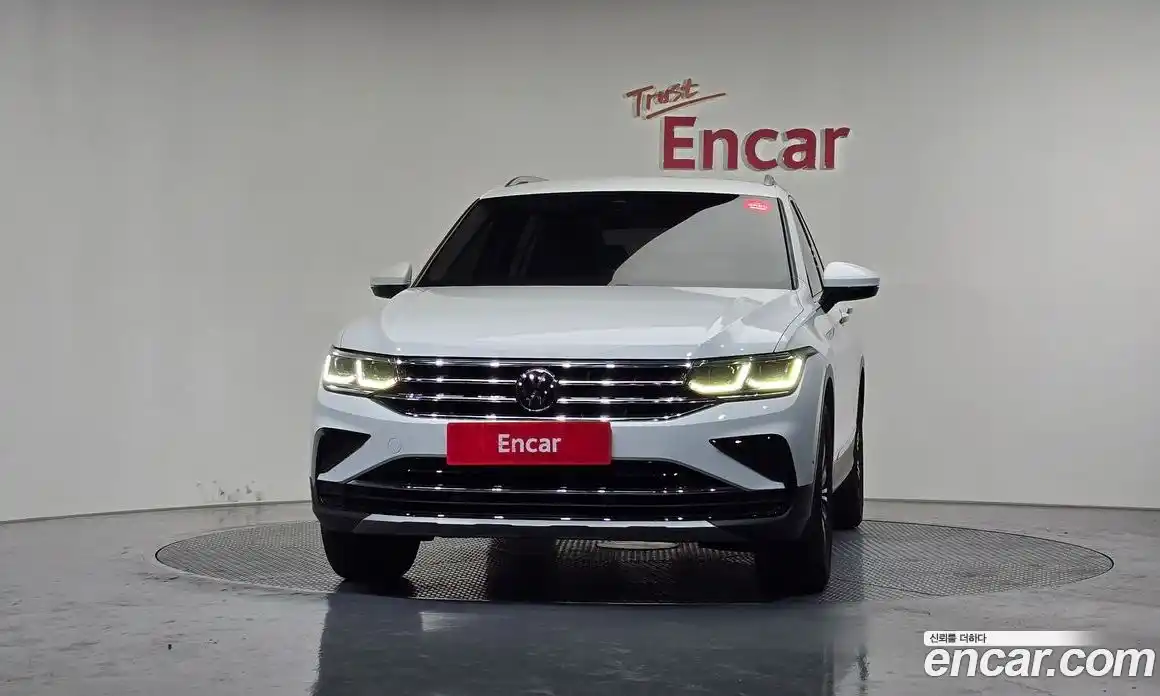 Volkswagen Tiguan 2023 2.0 гидро в Москве № 2060334, фото 3