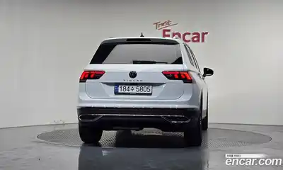 Volkswagen Tiguan 2023 2.0 гидро в Москве № 2060334, миниатюра 4