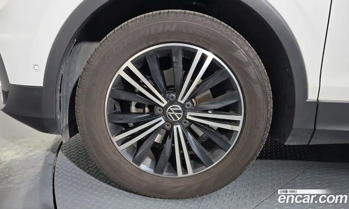 Volkswagen Tiguan 2023 2.0 гидро в Москве № 2060334, фото 5
