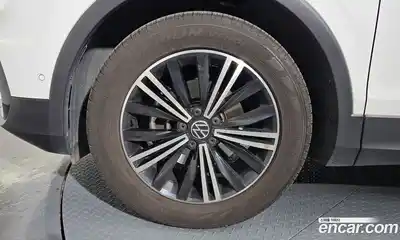 Volkswagen Tiguan 2023 2.0 гидро в Москве № 2060334, миниатюра 5