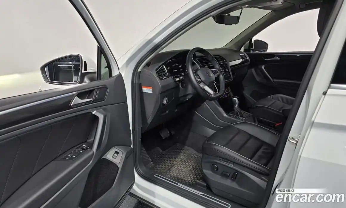 Volkswagen Tiguan 2023 2.0 гидро в Москве № 2060334, фото 10