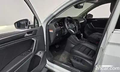 Volkswagen Tiguan 2023 2.0 гидро в Москве № 2060334, миниатюра 10