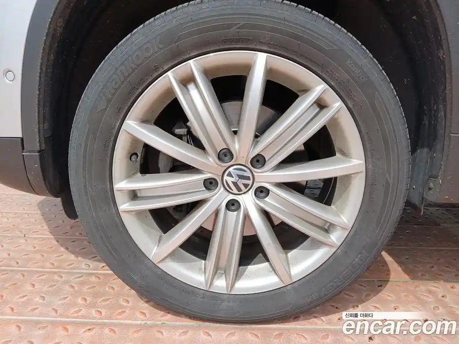 Volkswagen Tiguan 2012 2.0 гидро в Москве № 2061107, фото 20