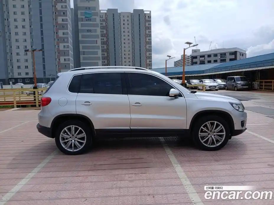 Volkswagen Tiguan 2012 2.0 гидро в Москве № 2061107, фото 3