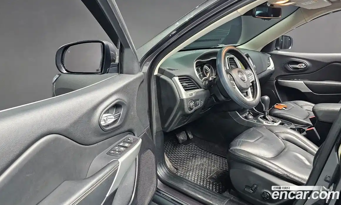 Jeep Cherokee 2017 2.4 гидро в Москве № 2061735, фото 12