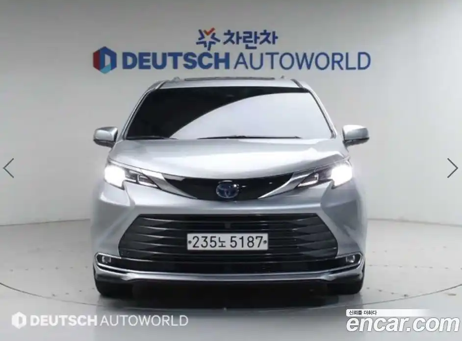 Toyota Sienna 2023 2.5 гидро в Москве № 2062331, фото 3