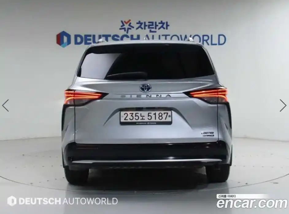 Toyota Sienna 2023 2.5 гидро в Москве № 2062331, фото 4