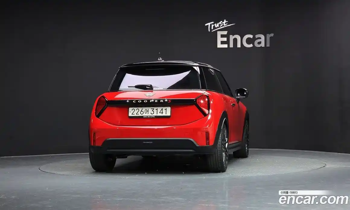 Mini Cooper 2024 2.0 гидро в Москве № 214000, фото 4