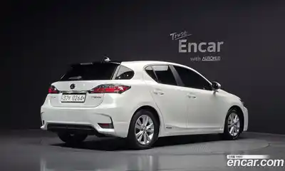 Lexus CT200h 2016 1.8 гидро в Москве № 214591, миниатюра 2