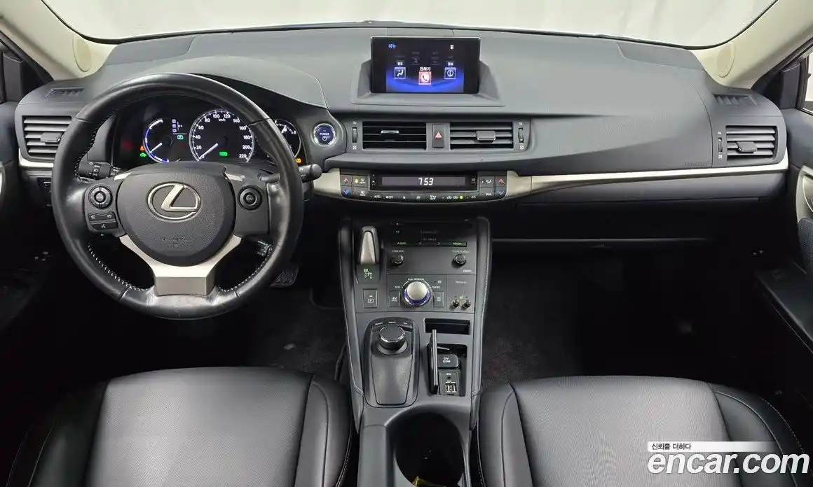 Lexus CT200h 2016 1.8 гидро в Москве № 214591, фото 7