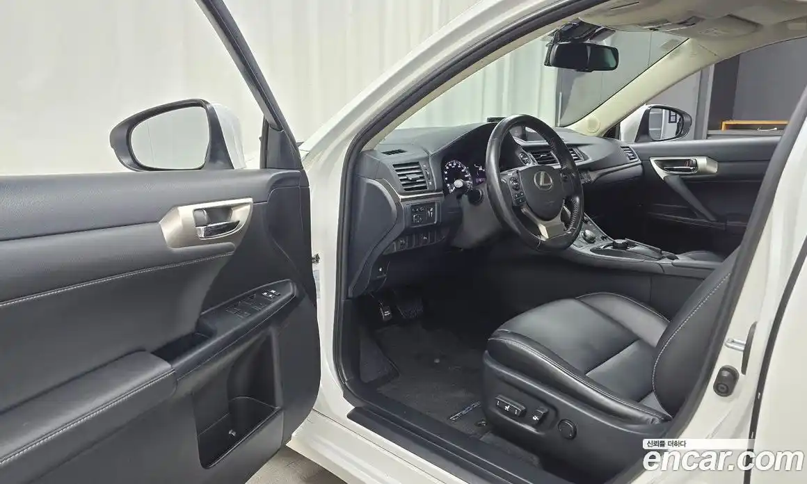 Lexus CT200h 2016 1.8 гидро в Москве № 214591, фото 10