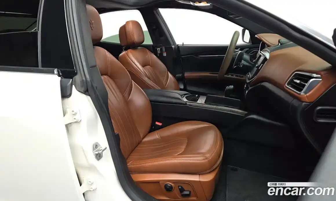 Maserati Ghibli 2016 3.0 гидро, фото 11