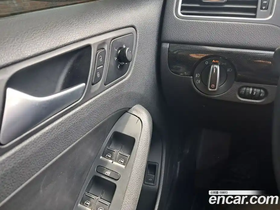 Volkswagen Jetta 2013 2.0 гидро в Москве № 1251569, фото 11