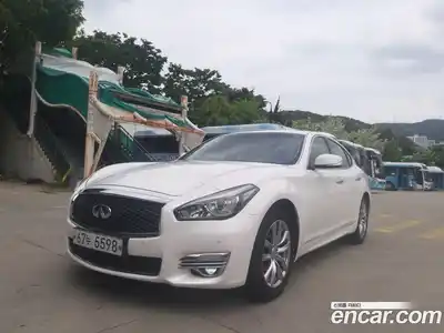 Infiniti Q70 3.7 Premium
