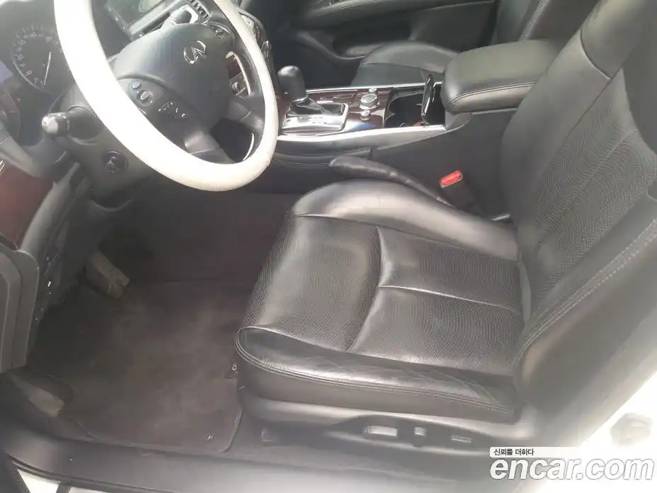Infiniti Q70 2015 3.7 гидро в Москве № 1841226, фото 10