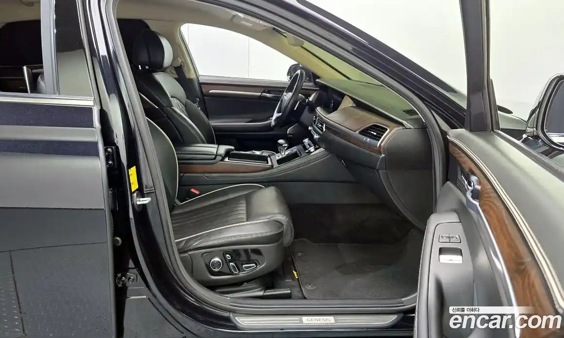 Genesis G90 2019 5.0 гидро в Москве № 2051800, фото 16