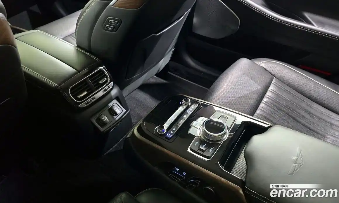 Genesis G90 2019 5.0 гидро в Москве № 2051800, фото 26