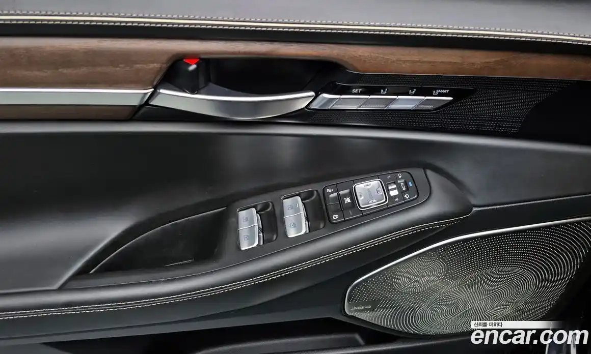 Genesis G90 2019 5.0 гидро в Москве № 2051800, фото 30