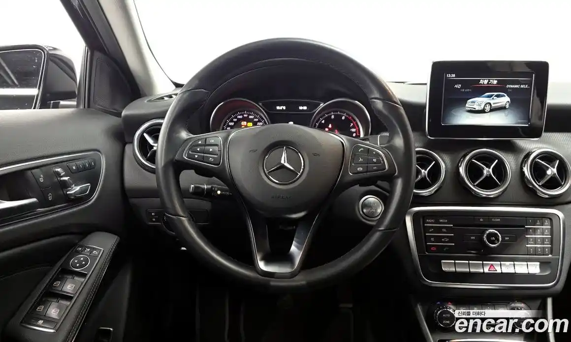 Mercedes-Benz GLA-Class 2018 2.0 гидро в Москве № 2051803, фото 18
