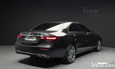 Mercedes-Benz E-Class 2022 2.0 гидро в Москве № 2054870, миниатюра 2