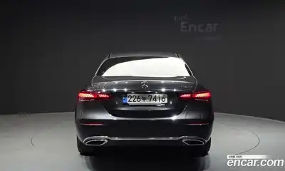 Mercedes-Benz E-Class 2022 2.0 гидро в Москве № 2054870, миниатюра 4