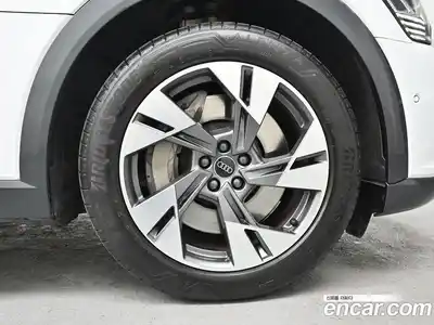 Audi Q8 e-tron 2024 1.0 гидро в Москве № 2057625, миниатюра 5