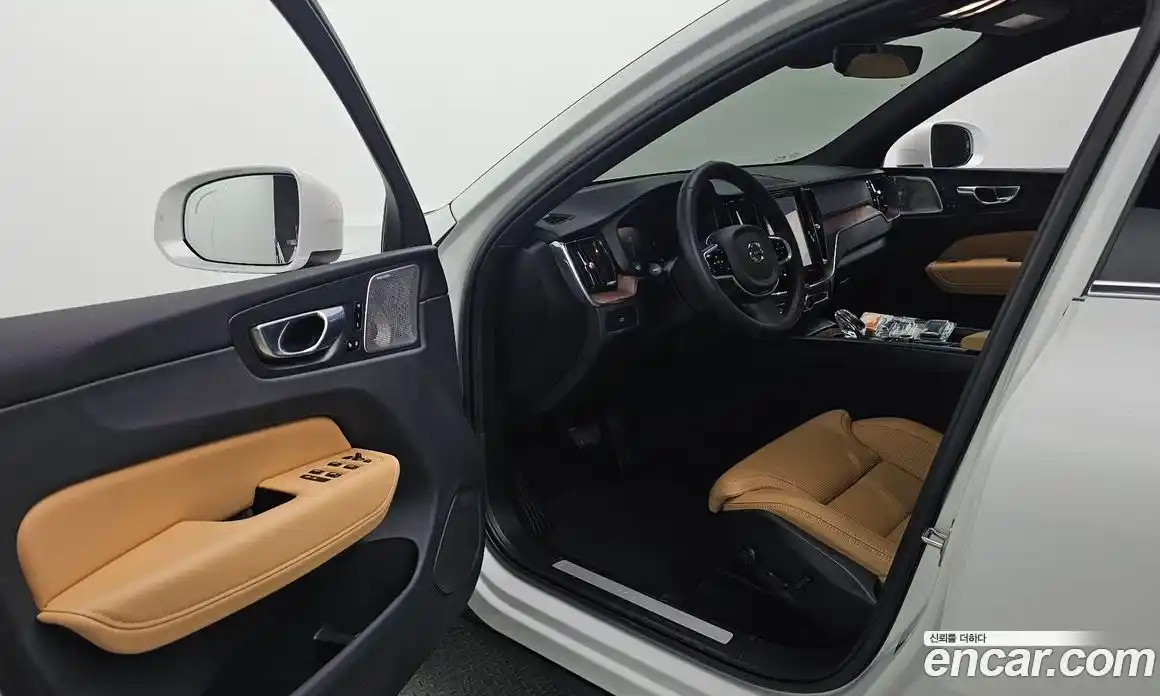 Volvo XC60 2023 2.0 гидро в Москве № 2057946, фото 13