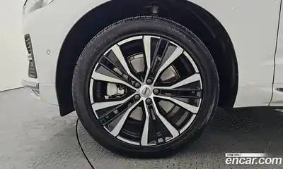 Volvo XC60 2023 2.0 гидро в Москве № 2057946, миниатюра 5