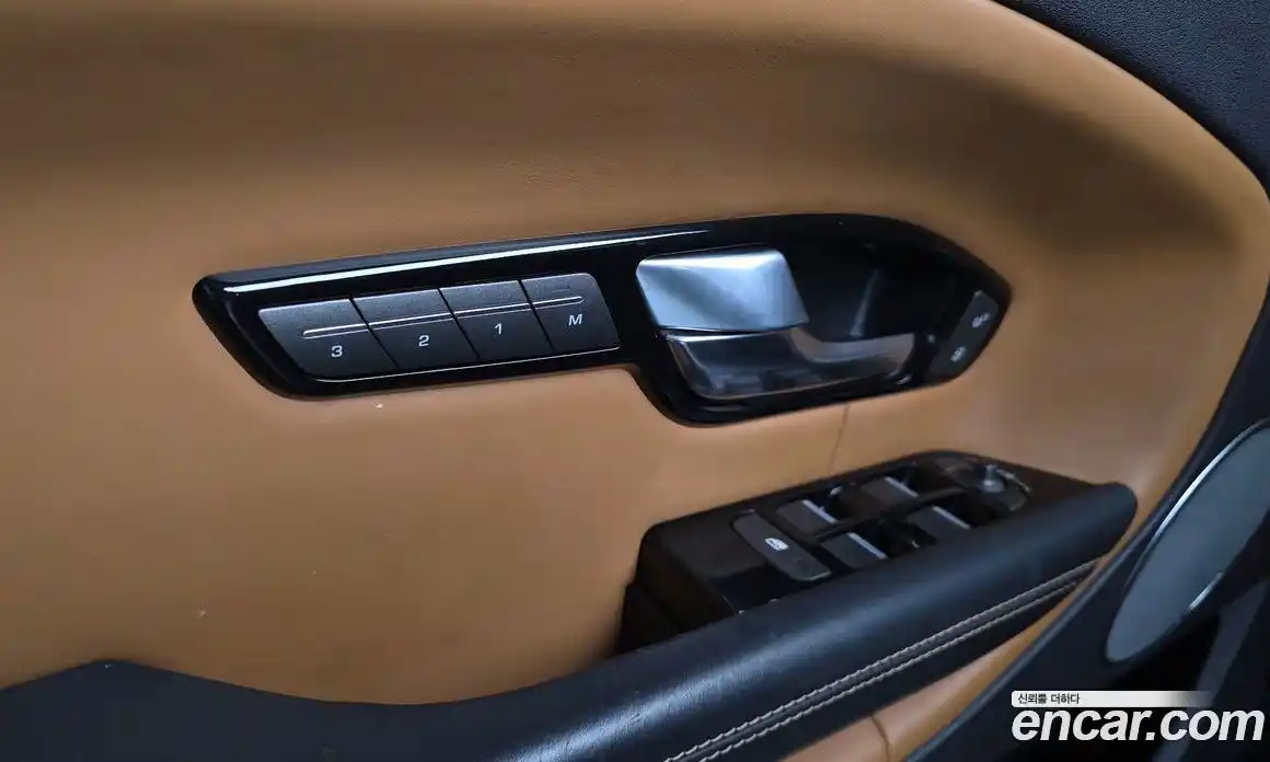Land Rover Range-Rover Evoque 2019 2.0 гидро в Москве № 2058978, фото 17