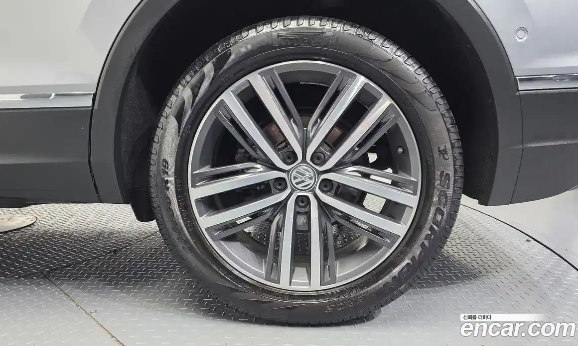 Volkswagen Tiguan 2020 2.0 гидро в Москве № 2060672, фото 7