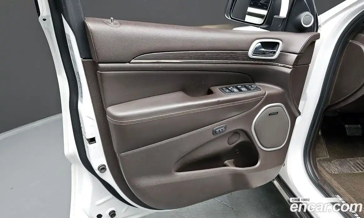 Jeep Cherokee 2018 3.0 гидро в Москве № 2061520, фото 14