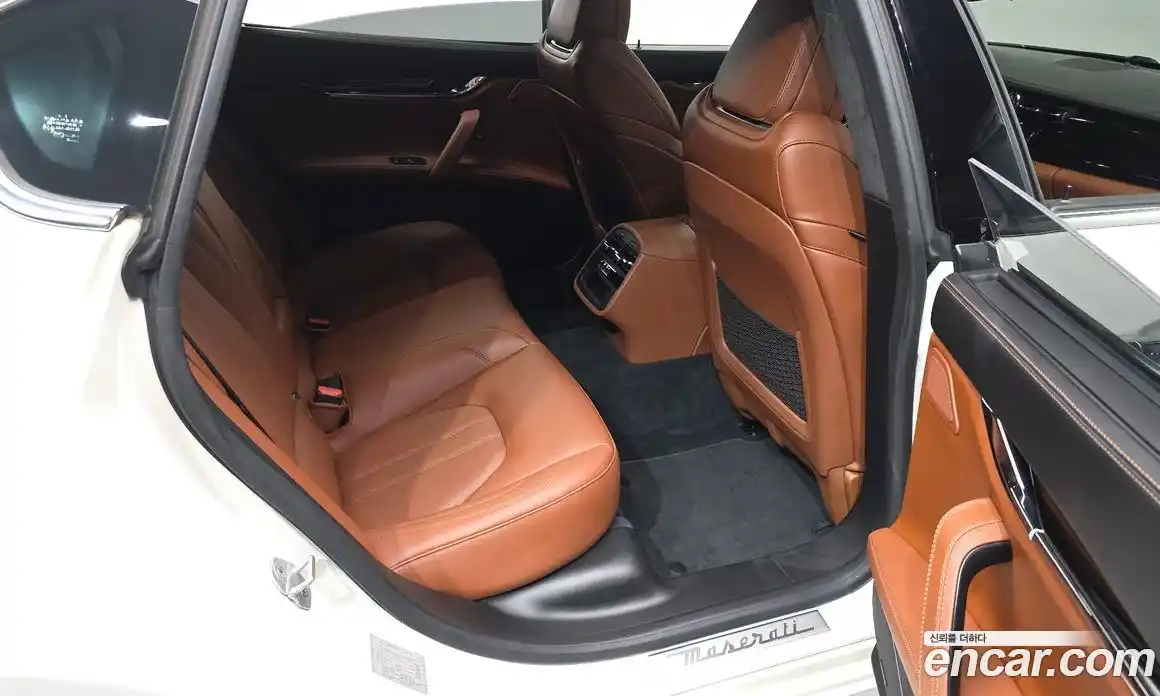 Maserati Quattroporte 2018 3.0 гидро, фото 12