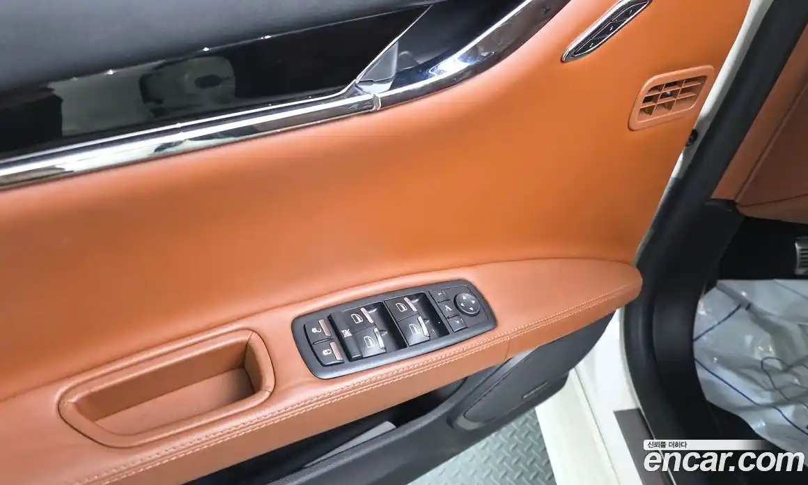 Maserati Quattroporte 2018 3.0 гидро, фото 17
