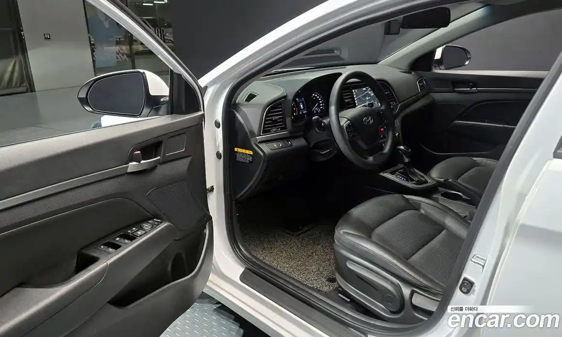 Hyundai Avante 2018 1.6 гидро в Москве № 2050338, фото 13