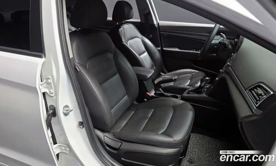 Hyundai Avante 2018 1.6 гидро в Москве № 2050338, фото 16