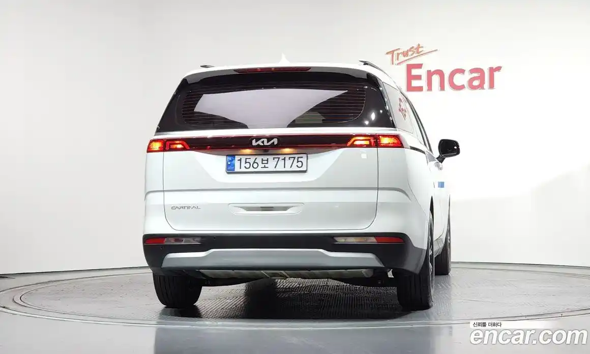 Kia Canival 2023 3.5 гидро в Москве № 2050758, фото 4